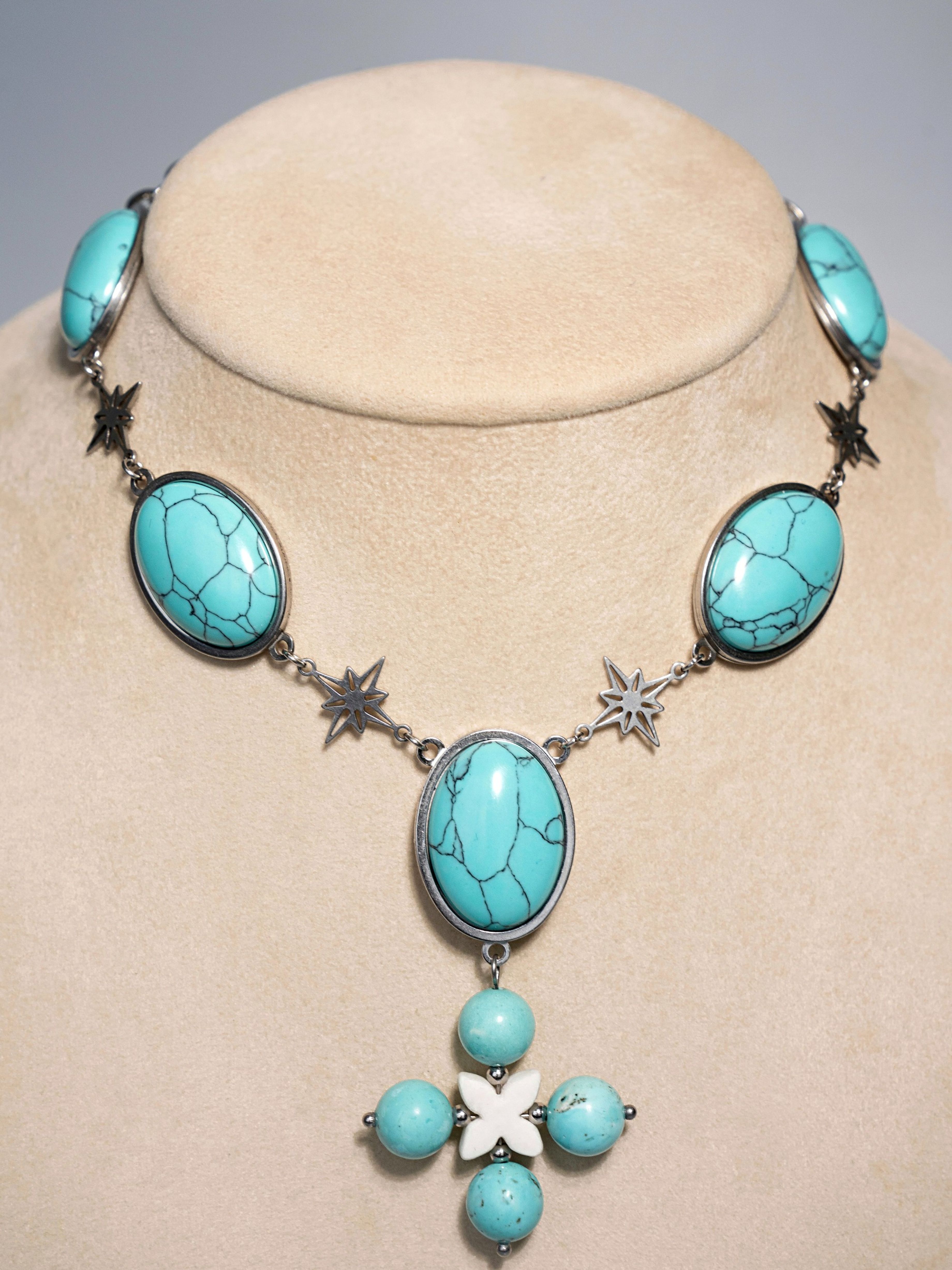 Фурнитуры из нержавеющей стали, бусины турквинита, полтмерная глина.