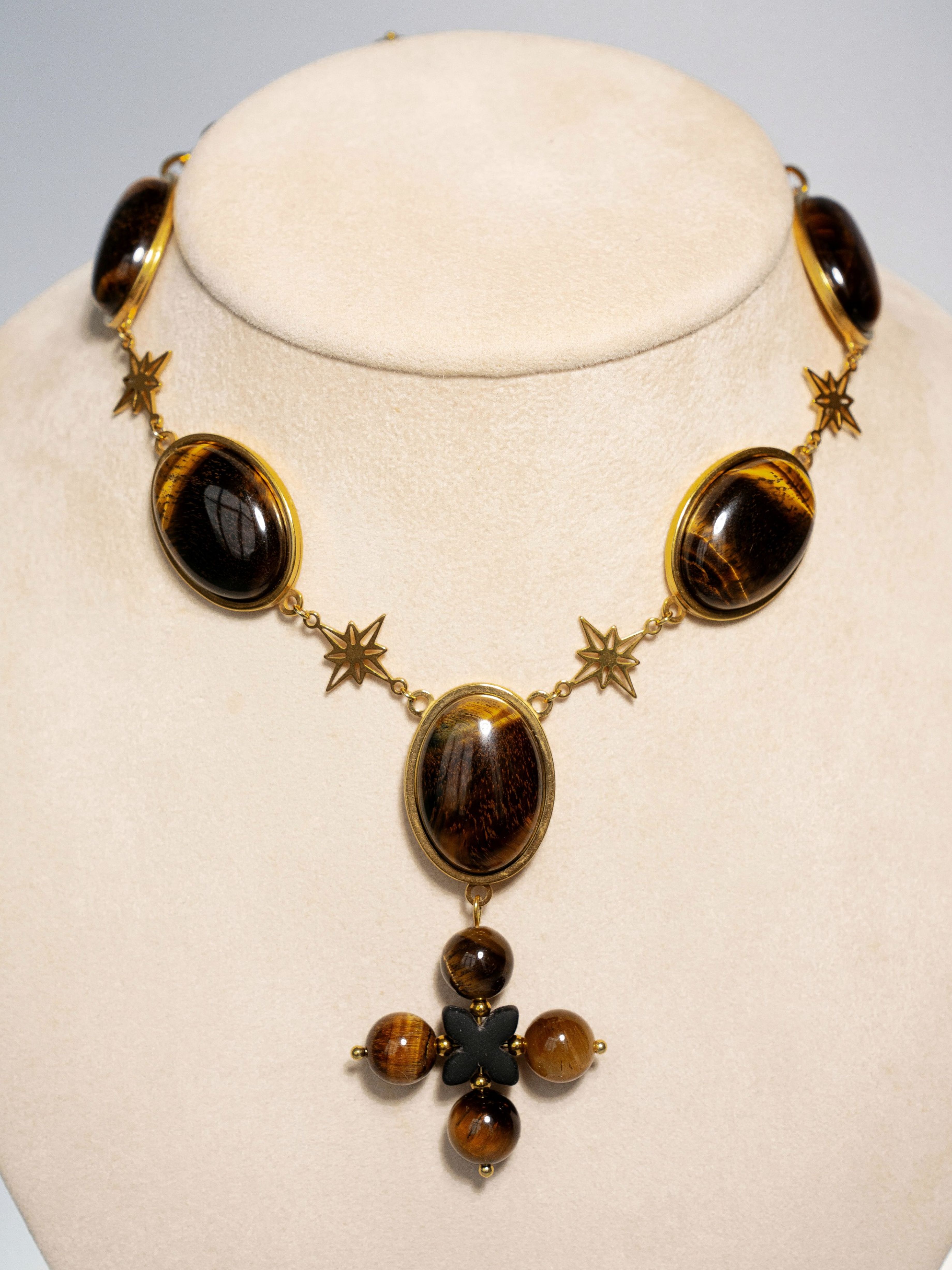 aурнитура из нержавеющей стали, бусины тигрового глаза , полтмерная глина.
